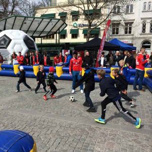 Uppblåsbar Jättefotbollsplan 14x10 m med Kalmar FF