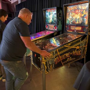 Hyra flipperspel till firmafest i spelrum - game room